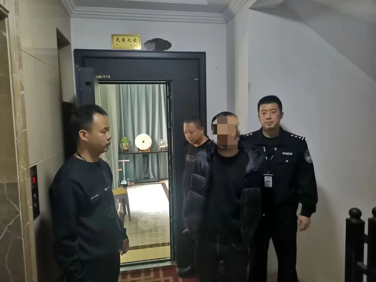 李关乡全副伪装仍被识别！双龙公安成功抓获一名撬锁盗窃嫌疑人